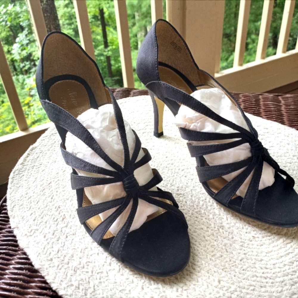 NWOT New York Transit Dress Heels